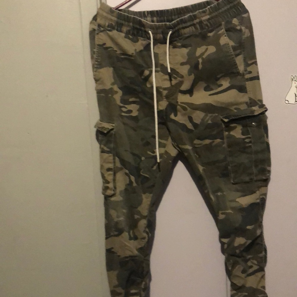 Forever 21 medium men’s camo cargo pants